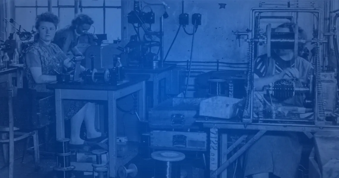 Historická fotka z dílny navijárny motorů
